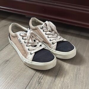 Taos Plim Soul Tan Cream and Black Canvas Sneakers